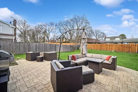 Exterior - 3122 Sandy Ln, Glenview, IL 60026 photo 2 of 7