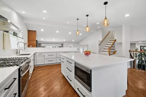 Kitchen - 3122 Sandy Ln, Glenview, IL 60026 photo 2 of 4