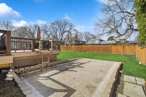 Exterior - 3122 Sandy Ln, Glenview, IL 60026 photo 6 of 7