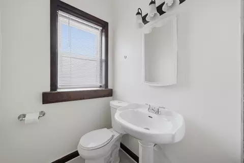 Bath - 7634 S Phillips Ave, Chicago, IL 60649 photo 2 of 2