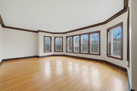 Living - 7634 S Phillips Ave, Chicago, IL 60649 photo 2 of 4