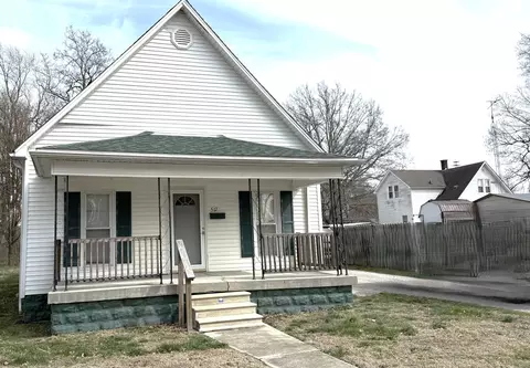 517 College Ave, Centralia, IL 62801