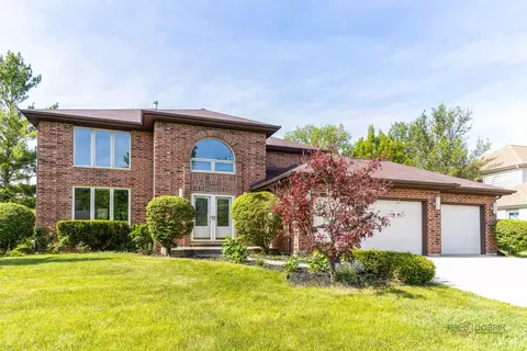 810 Edgemere Rd, Buffalo Grove, IL 60089