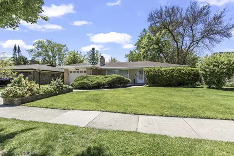 109 W Berkshire Ln, Mount Prospect, IL 60056