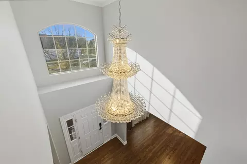 Entry Way - Undisclosed, Elgin, IL 60124 photo 4 of 7