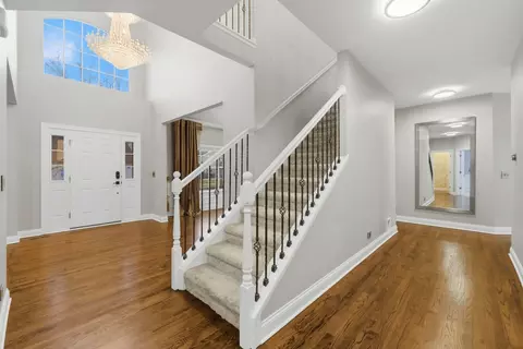 Entry Way - Undisclosed, Elgin, IL 60124 photo 3 of 7