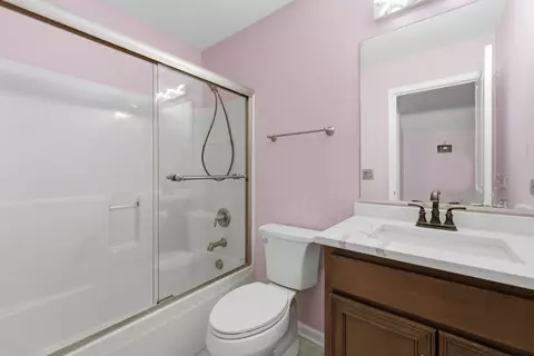 Bath - Undisclosed, Elgin, IL 60124 photo 2 of 6