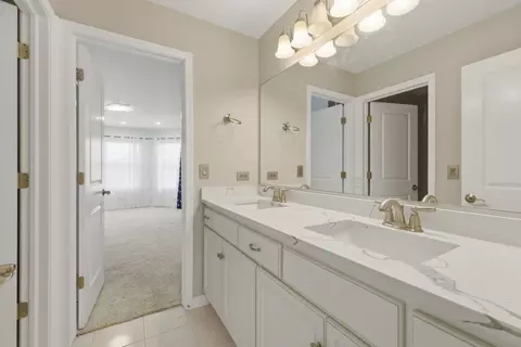 Bath - Undisclosed, Elgin, IL 60124 photo 5 of 6