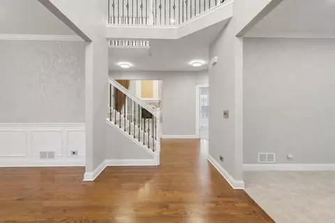 Entry Way - Undisclosed, Elgin, IL 60124 photo 2 of 7