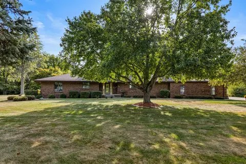 44 Glenbrook Ct, Fisher, IL 61843