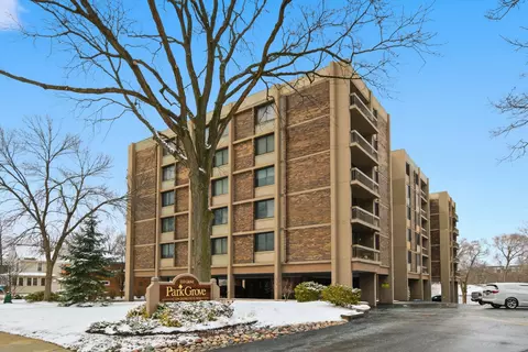 1110 Grove St #2C, Downers Grove, IL 60515
