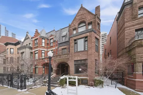 1517 N Dearborn Pkwy, Chicago, IL 60610
