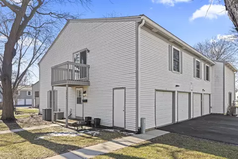 1675 Valley Forge Ct #A, Wheaton, IL 60189