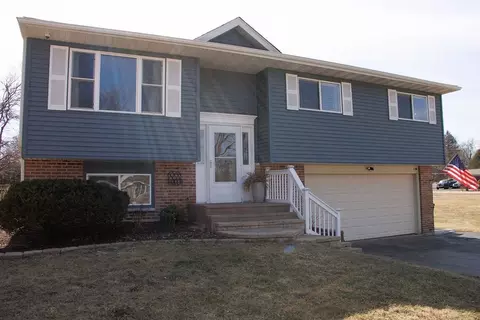 8415 Richmond Rd, Wonder Lake, IL 60097