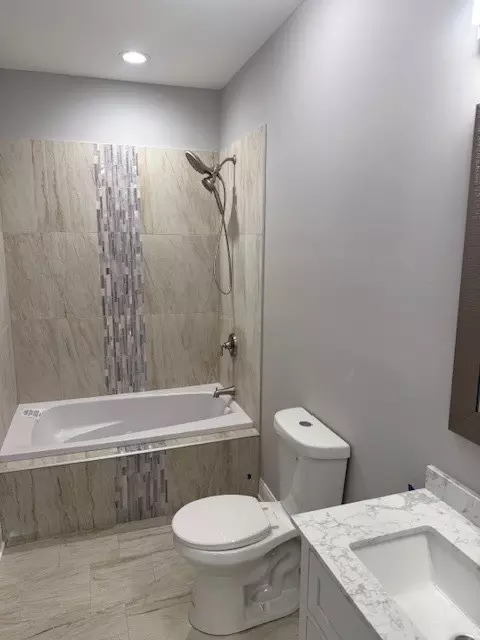 Bath - 656 E 101st St, Chicago, IL 60628 photo 4 of 5