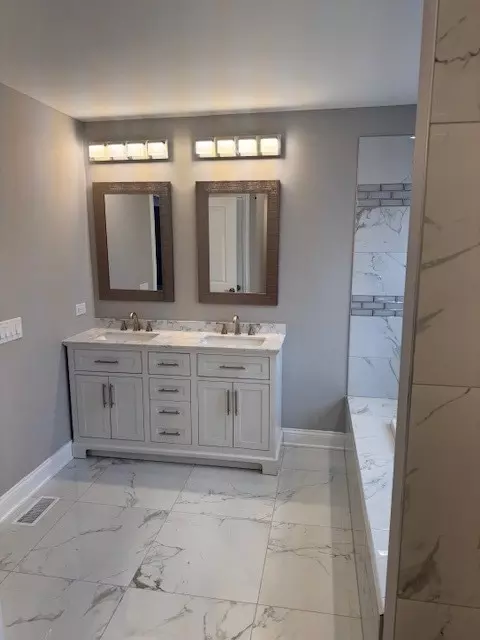 Bath - 656 E 101st St, Chicago, IL 60628 photo 3 of 5