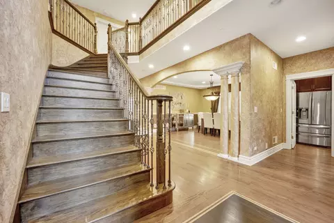 Entry Way - 2323 Douglas Ave, Des Plaines, IL 60018 photo 1 of 2