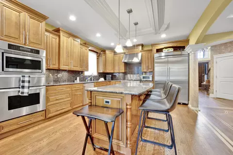 Kitchen - 2323 Douglas Ave, Des Plaines, IL 60018 photo 2 of 3