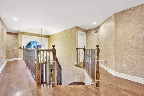 Entry Way - 2323 Douglas Ave, Des Plaines, IL 60018 photo 2 of 2