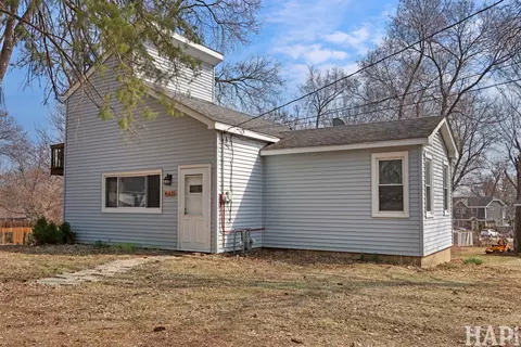 41679 N Country Club Dr, Antioch, IL 60002