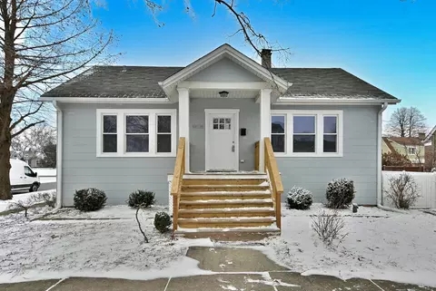 9016 Southview Ave, Brookfield, IL 60513