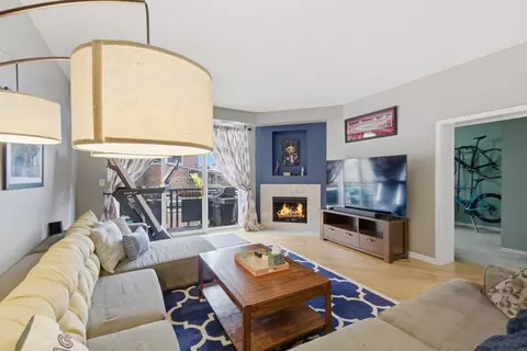 Living - 2307 W Wolfram St #312, Chicago, IL 60618 photo 4 of 4