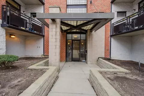 Exterior - 2307 W Wolfram St #312, Chicago, IL 60618 photo 3 of 9