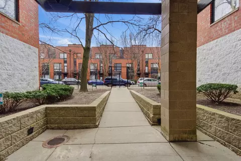 Exterior - 2307 W Wolfram St #312, Chicago, IL 60618 photo 4 of 9