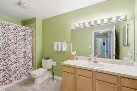 Bath - 2307 W Wolfram St #312, Chicago, IL 60618 photo 1 of 3