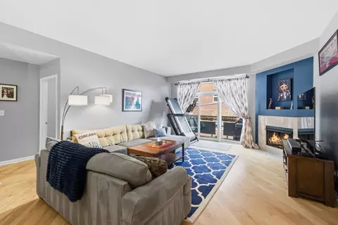 Living - 2307 W Wolfram St #312, Chicago, IL 60618 photo 1 of 4