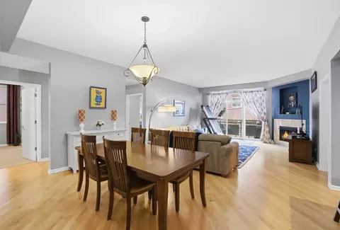 Dining - 2307 W Wolfram St #312, Chicago, IL 60618 photo 1 of 3