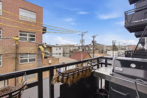 Exterior - 2307 W Wolfram St #312, Chicago, IL 60618 photo 7 of 9
