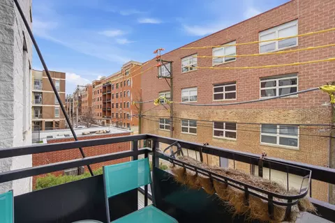 Exterior - 2307 W Wolfram St #312, Chicago, IL 60618 photo 8 of 9