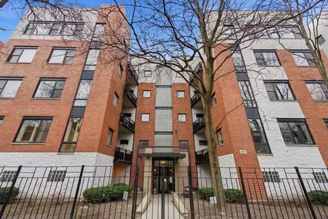 2307 W Wolfram St #312, Chicago, IL 60618