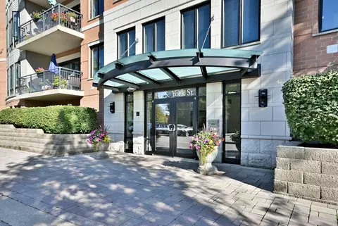 145 S York St #404, Elmhurst, IL 60126