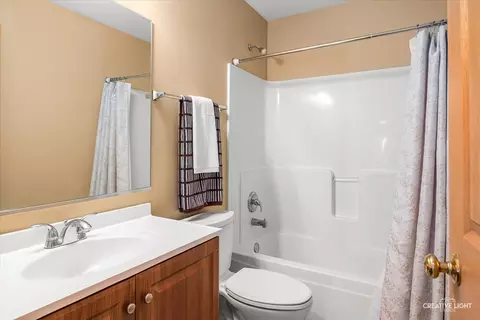 Bath - 24336 W Apple Tree Ln, Plainfield, IL 60585 photo 4 of 4