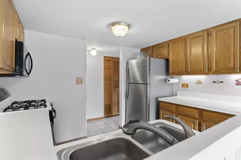 Kitchen - 1464 Root St, Crest Hill, IL 60403 photo 3 of 7