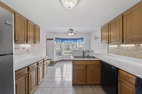 Kitchen - 1464 Root St, Crest Hill, IL 60403 photo 5 of 7