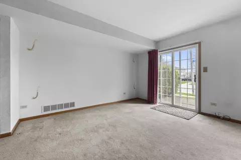 Living - 1464 Root St, Crest Hill, IL 60403 photo 8 of 10