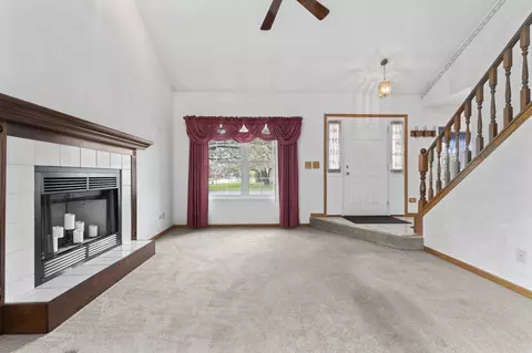 Living - 1464 Root St, Crest Hill, IL 60403 photo 3 of 10