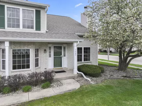 Exterior - 1464 Root St, Crest Hill, IL 60403 photo 4 of 5