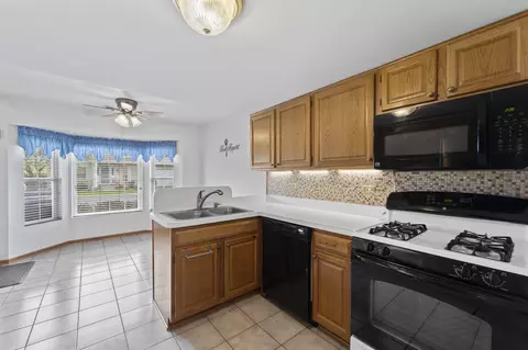 Kitchen - 1464 Root St, Crest Hill, IL 60403 photo 6 of 7