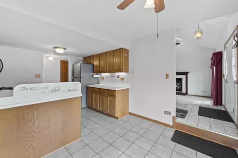 Kitchen - 1464 Root St, Crest Hill, IL 60403 photo 2 of 7