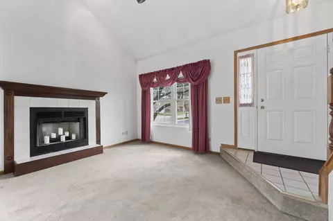 Living - 1464 Root St, Crest Hill, IL 60403 photo 4 of 10