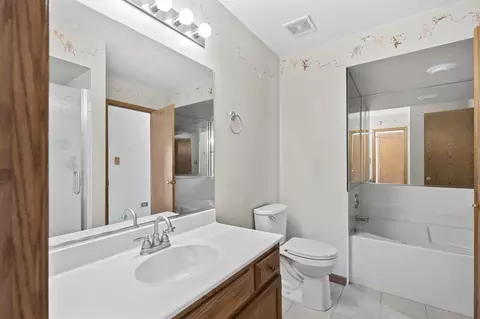 Bath - 1464 Root St, Crest Hill, IL 60403 photo 2 of 3