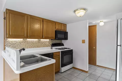 Kitchen - 1464 Root St, Crest Hill, IL 60403 photo 4 of 7