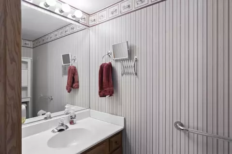 Bath - 1464 Root St, Crest Hill, IL 60403 photo 1 of 3