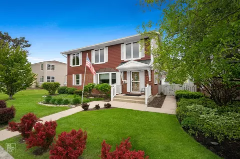 840 N Center St, Naperville, IL 60563
