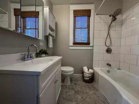 Bath - 1431 29th Ave, Moline, IL 61265 photo 1 of 2