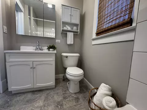 Bath - 1431 29th Ave, Moline, IL 61265 photo 2 of 2
